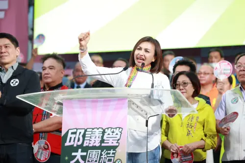 ▲ 邱議瑩表示，她已準備好接棒陳其邁，「帶領高雄繼續贏！」是「最能延續、甚至超越」的接棒者，目標把高雄從五星城市推向六星。（圖／高雄市長參選人邱議瑩辦公室提供）