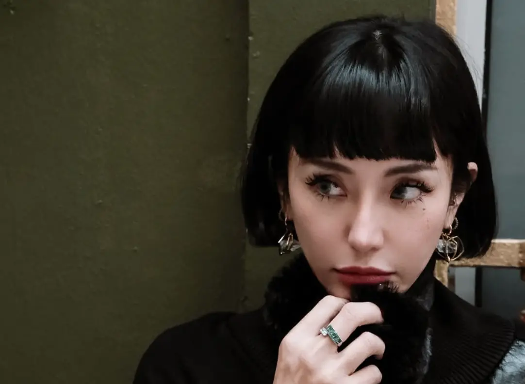 獨／梁云菲羅浮宮參展！作品靈感是自己 昔情緒太躁動靠創作抒發