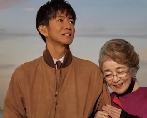 ▲木村拓哉（左）與倍賞千惠子（右）在《東京計程車》有溫馨動人的對手戲。（圖／摘自IMDb）