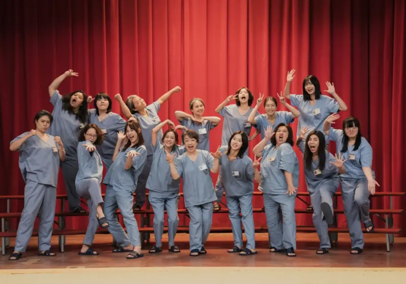 ▲陳意涵、翁倩玉等人主演的電影《陽光女子合唱團》太好哭，有網友帶整串舒潔進場，還被虧「是看電影不是參加告別式」。（圖／壹壹喜喜提供）