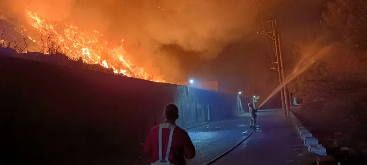 快訊／台南急發空污警報！第三掩埋場大火 垃圾堆狂燒濃煙竄出