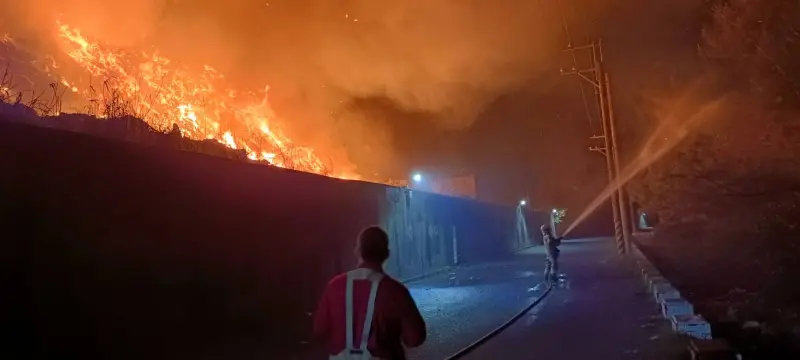快訊／台南急發空污警報！第三掩埋場大火　垃圾堆狂燒濃煙竄出