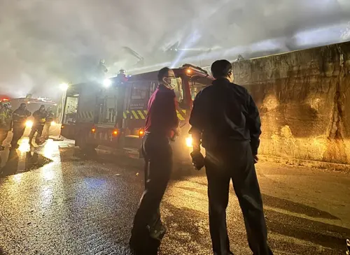 ▲台南市長黃偉哲前往安南區城西「二期掩埋場」的火警現場。（圖／黃偉哲臉書）