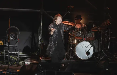 伍佰崩潰喊要沒捷運了！拒絕加班失敗　2度安可寵粉全場喊賺翻
