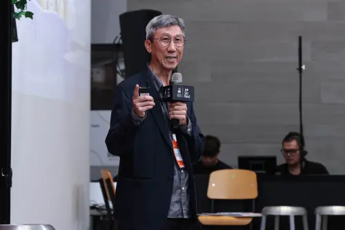 ▲長年在岳明國小推動山野與海洋教育的校長黃建榮，則從教育現場談冒險的重要性。（圖／記者朱永強攝）