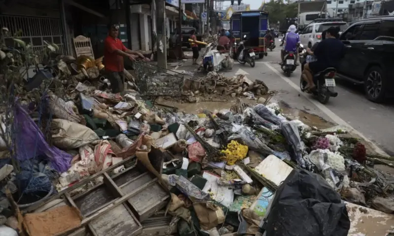泰國合艾啟動城市大掃除　動員上千人與重機具七天內全面恢復市容