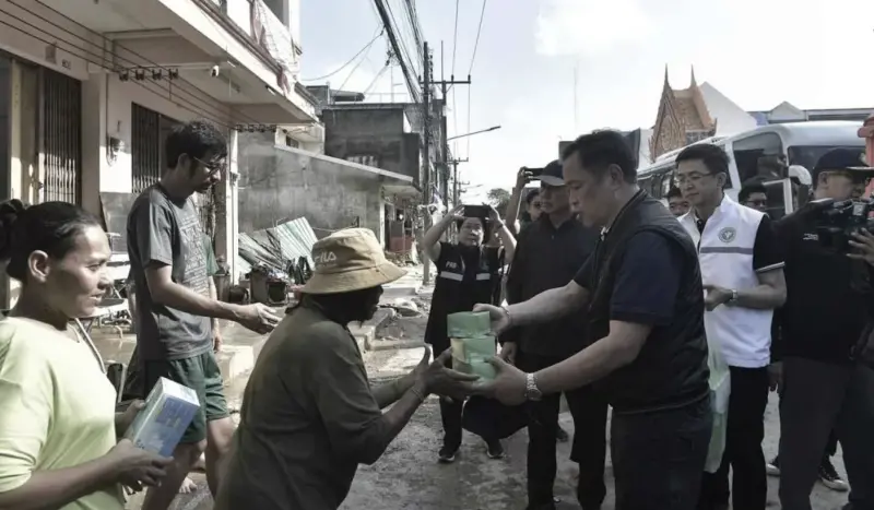 泰國總理承認救災不足赴南部道歉　洪水衝垮滿意度政府緊急補破網