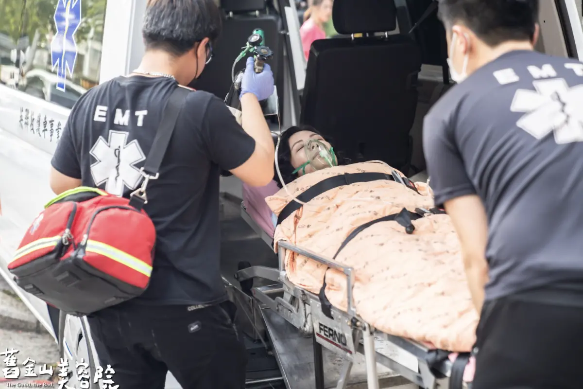 陳孝萱劇中心臟病送醫！連晨翔見媽被扛上救護車淚崩：我要陪著她