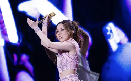 鄧紫棋開唱突淚崩！心碎香港大埔惡火　豪捐415萬只想大家平安
