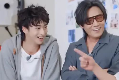 ▲庾恩利（左）說因為秦昊（右）在，他才敢嘗試上綜藝節目。（圖／翻攝自YouTube 優酷綜藝）