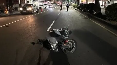 快訊／台中少年無照雙載！他突撞分隔島慘死 少女嚇傻無法筆錄