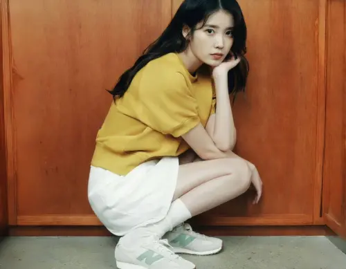 ▲New Balance亞太地區形象代言人找來南韓女神IU，不少粉絲搶著買「IU同款」的鞋子，讓New Balance買氣提升。（圖／New Balance臉書）