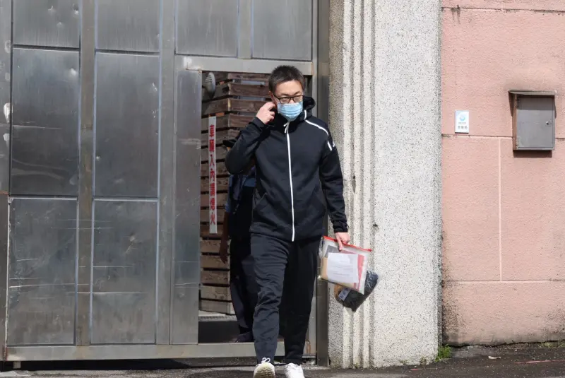    ▲朱學恒強吻鍾沛君遭判11個月定讞，原本應服刑到12月23日期滿，但他因為在台北監獄表現良好，提前22天重獲自由。（圖／記者朱永強攝）  