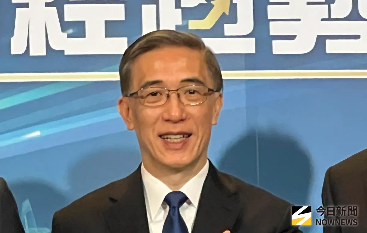 ▲對於2026年投資展望，富邦金首席經濟學家羅瑋今（1）日指出，還是呈現「股優於債」的資產配置格局，但要慎防第1季不確定因素導致市場劇烈波動。（圖／記者顏真真攝）