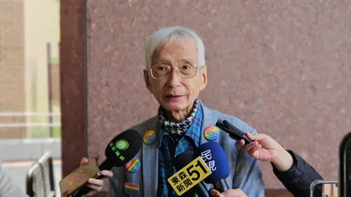 ▲祈家威認為跨性別者登記性別變更須強制手術，已嚴重侵害人權，內政部長應作為卻不作為涉嫌瀆職。（圖／記者劉松霖攝）