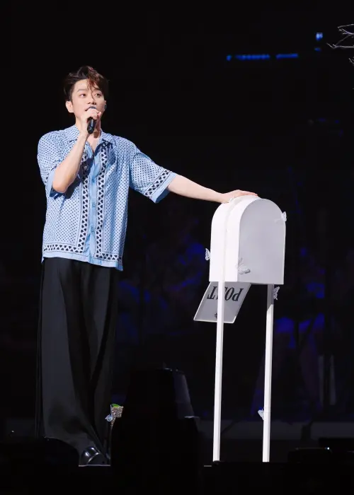 ▲微笑王子張棟樑（如圖）將於2026年1月在高雄流行音樂中心開唱，他表示現在陷入選歌地獄，想挑戰唱台語歌，回饋台灣觀眾。（圖／張棟樑「第二十一個故事」巡演官方提供）