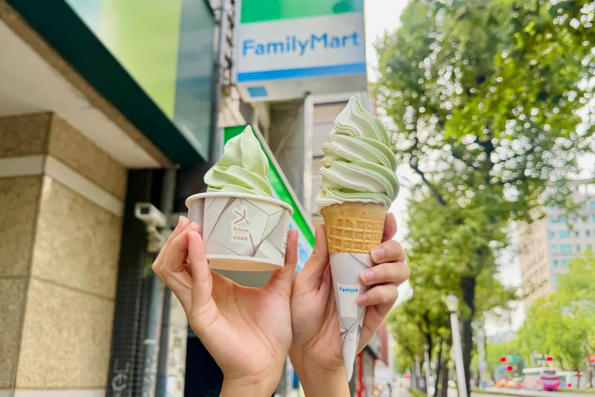 ▲全家「開心果霜淇淋」將在4月5日回歸，雙口味搭配蘭姆葡萄。（圖／全家www.family.com.tw）