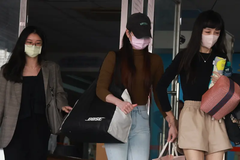 影／Ａ上億身障善款500萬交保！前伊林女模蕭瑋葶羈押224天今獲釋