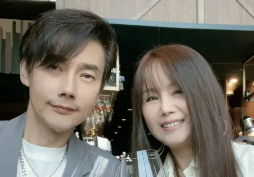 包偉銘老婆是金曲歌手！駐唱遇客人「找碴」一下台傻眼：是鄧麗君
