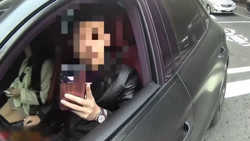 保時捷醉男「沒繫安全帶」嗆：警衛，違法臨檢我！警拔槍喝斥下車