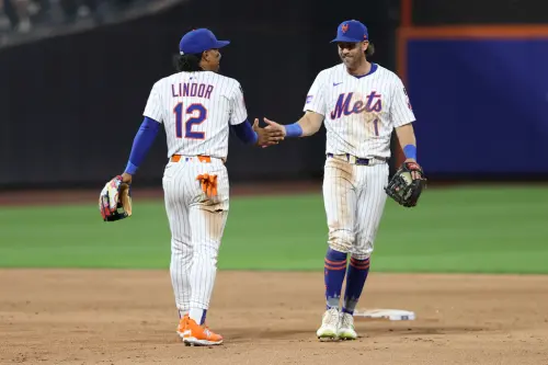 ▲林多爾（左）與隊友麥克尼爾今年曾在休息室爆發矛盾，兩人早就不合，2021年林多爾甚至曾抓住麥克尼爾衣領，差點引爆肢體衝突。（圖／美聯社／達志影像）