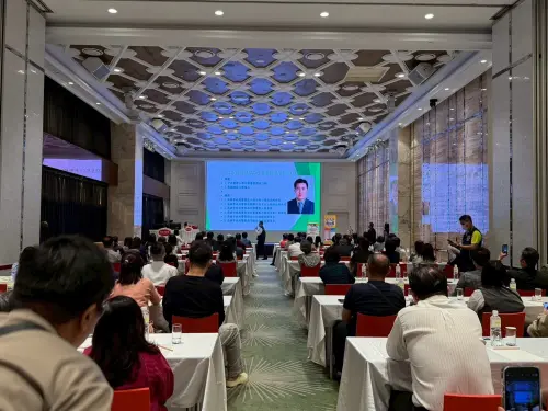 ▲ 現場座無虛席，民眾紛紛踴躍發言；有獎問答活動，反應熱烈。（圖／高市警局少年隊提供）