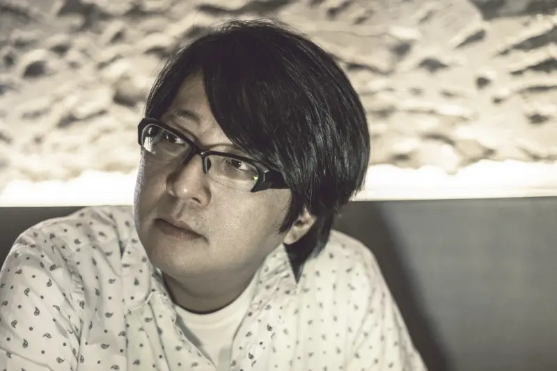 ▲袁惟仁（如圖）成植物人，臥床已長達5年，近期傳出送醫消息。親姊在臉書發動態，提及「世界的美好，有時真的需要一定的高度才能見著」，疑似是吐露照護心境。（圖／翻攝自袁惟仁／小胖老師臉書）