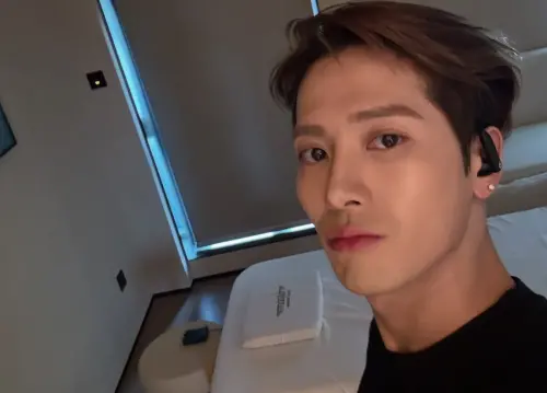 王嘉爾自爆1招解決生理需求！主持人當場愣住　粉絲反讚：更愛了
