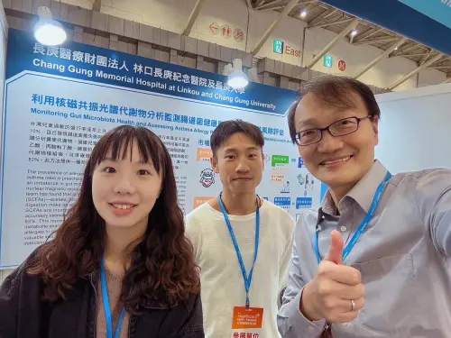 ▲長庚醫師邱志勇與研究團隊江孟翰（右2）、郭捷妮（左1）。（圖／長庚醫院提供）