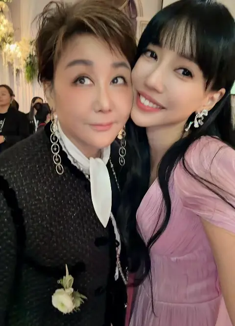 ▲李靚蕾去參加許瑋甯、邱澤婚禮。（圖／李靚蕾IG@jl.leilei）