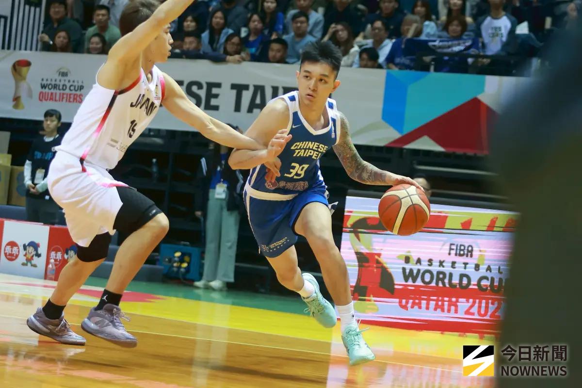 ▲日本隊靠著末節一波高潮拉開到雙位數分叉，鎖定勝局，終場以80：73贏球，也取得國際賽對我國的7連勝。中華隊今晚盧峻翔攻下19分，陳盈駿攻下16分。（圖／記者葉政勳攝）