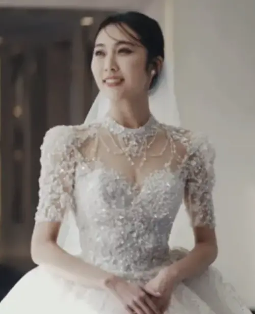 ▲Kiwi姐姐也在昨（30）日甜蜜結婚。（圖／Kiwi姐姐 IG @kiwiwihi）