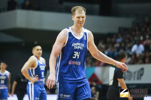 世界盃男籃／中華隊「一招」解決籃板問題！許總點出兩戰最大差別
