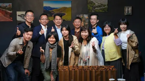 ▲ 「親親子今」親子講座，找來九位跨領域影響力講者，從「父親」、「母親」、「孩子」三方觀點，用勵志的生命故事提供九個「幸福選項」。（圖／翻攝畫面）