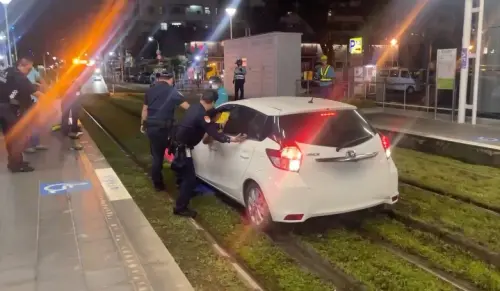 小客車誤闖輕軌凱旋武昌站卡住　駕駛恐面臨重罰
