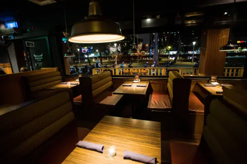 ▲知名的連鎖牛排館「傑克兄弟」驚傳將歇業，業者證實，明年元月中旬傑克兄弟牛排館3家分店都會結束營業。（圖／取自傑克兄弟臉書www.facebook.com/jackbrotherssteakhouseks）