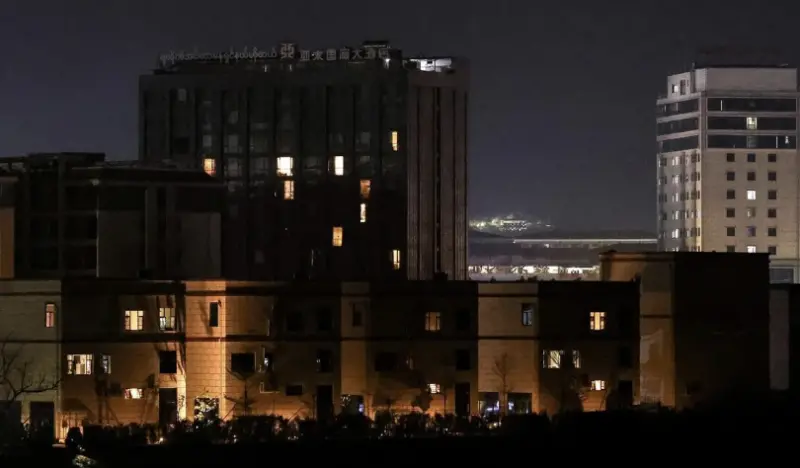 ▲緬甸軍方近期在妙瓦底一帶大規模清除電詐園區，包含拆除非法建築與拘留外籍人口。（圖／路透社／達志影像）