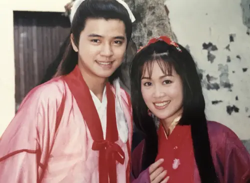 ▲梁小冰（右）曾與羅志祥（左）合作《新梁山伯祝英台》，劇中愛得死去活來。（圖／摘自 梁小冰抖音）