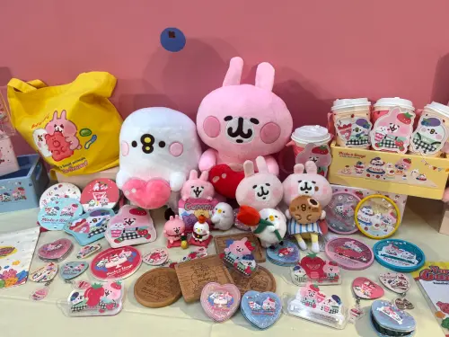 ▲卡娜赫拉的小動物《莓果祭典》快閃店，即起插旗環球新北中和。（圖／記者鍾怡婷攝）