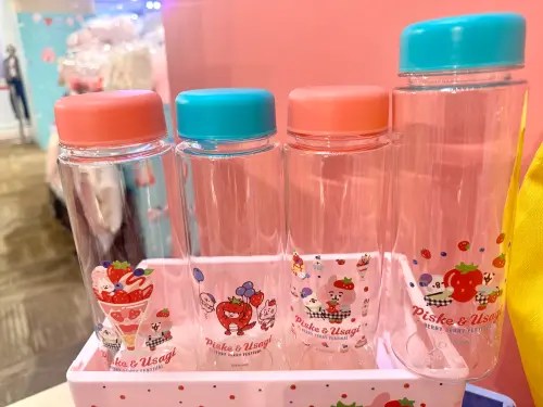 ▲喜歡喝水的有可愛P助與粉紅兔兔「冷水瓶」（售價280元），每天監督你喝水