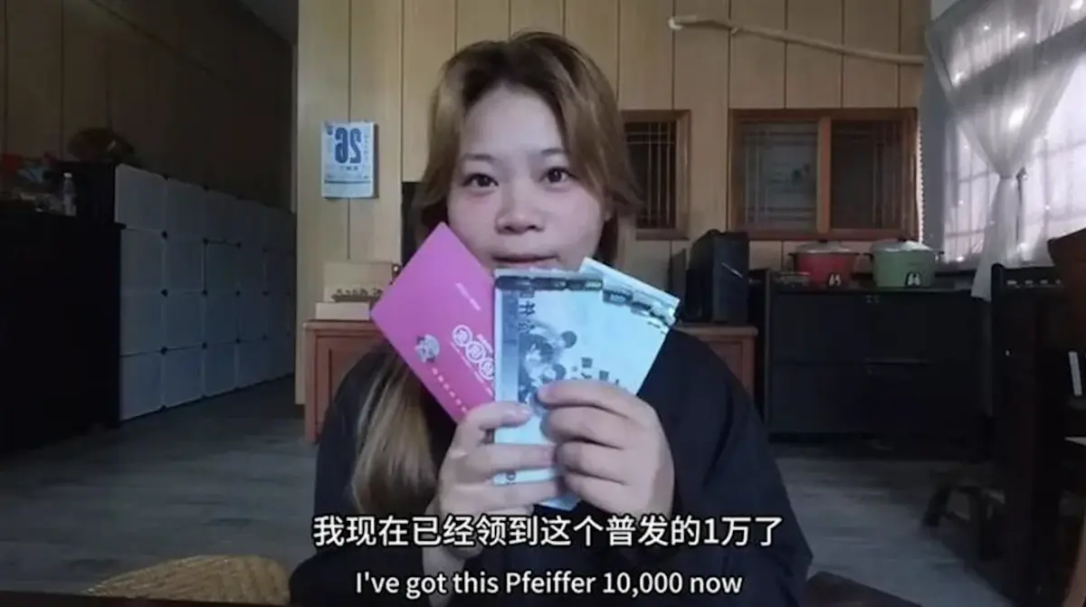 普發1萬剛到手！中配若瑜「轉身嗆台灣人」 同鄉火大：吃飯砸鍋