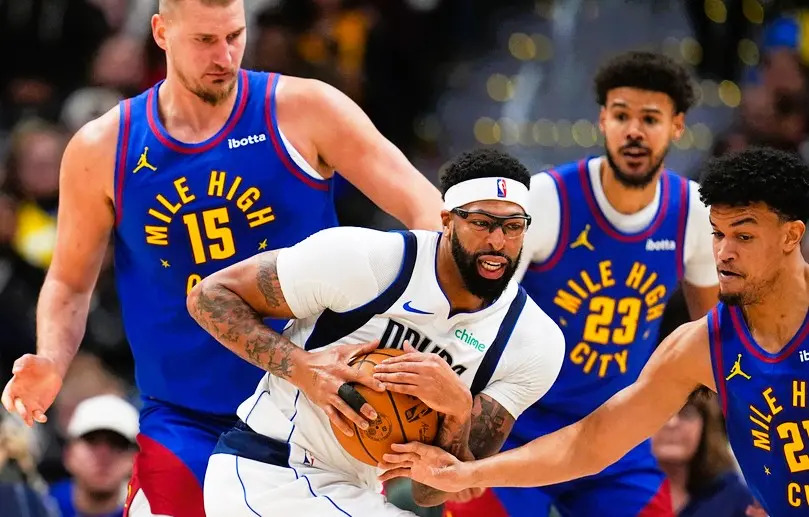 ▲戴維斯（Anthony Davis）傷癒後第二戰即攻下本季新高32分，率領達拉斯獨行俠擊敗金塊。（圖／美聯社／達志影像）