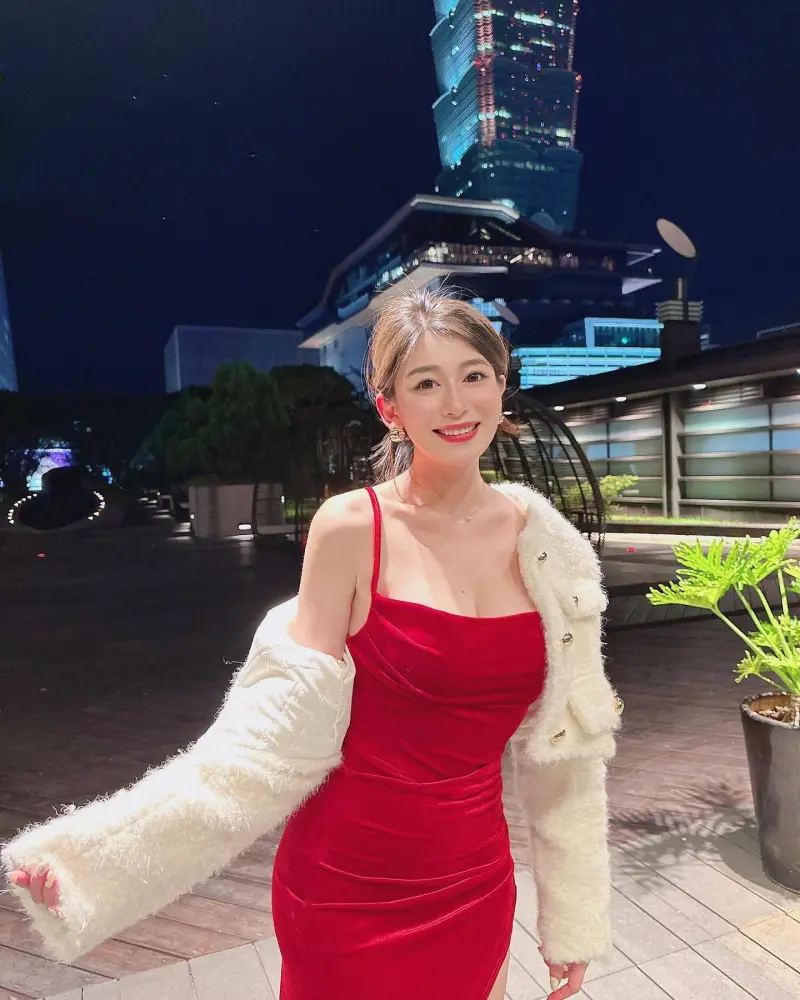    ▲外號「咪咪」的劉芩妤身材姣好，她宣布爭取參選台中市議員後，網友狂分享她的美照。（圖／翻攝劉芩妤IG，2025.12.02）  