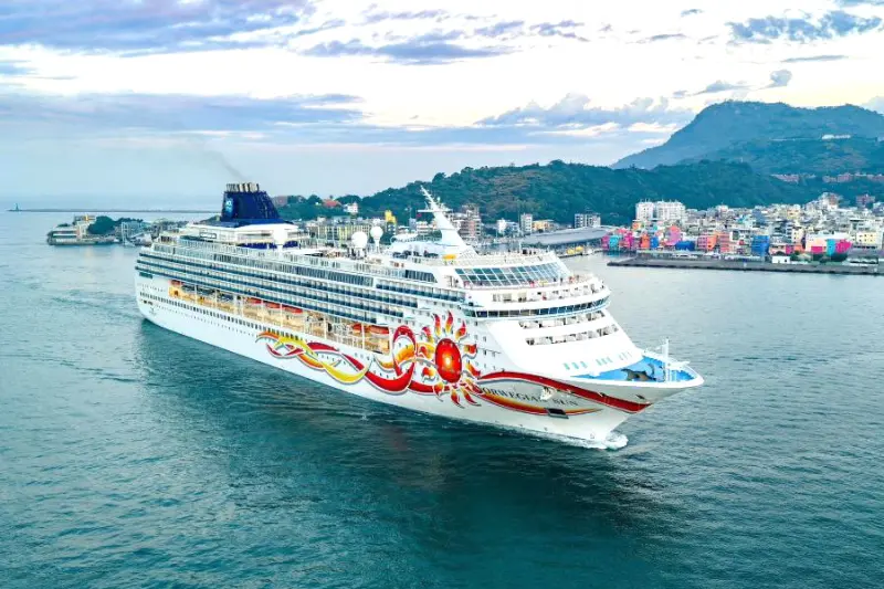 體驗港都文化風情！挪威郵輪公司太陽號郵輪首航高雄港