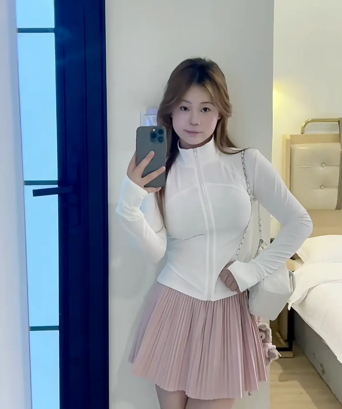 ▲中配網紅若瑜領完普發現金1萬元後，轉頭就開嗆台灣網友，引發熱議。（圖／翻攝自若瑜小紅書）