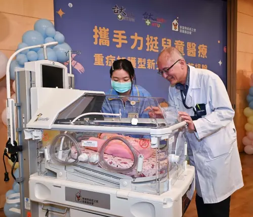 ▲重症保溫箱就像早產兒出生後的第一個家，在兒科團隊細心照護下健康長大。（圖／麥當勞叔叔之家慈善基金會提供）