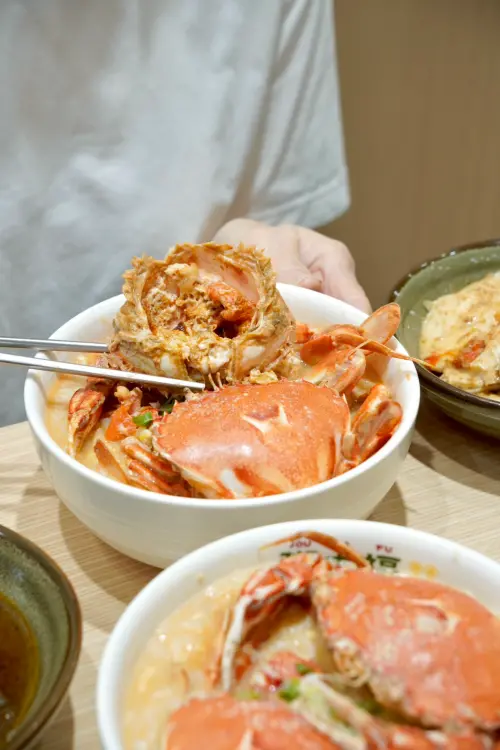 ▲粥大福超狂「極鮮雙蟹粥」一碗澎湃海味才150元，成Threads爆紅神品。（圖／IG@zero.foodielife）