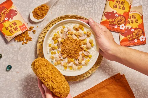 ▲粥大福12月台味新品「懷舊肉鬆麵包粥」150元。（圖／粥大福joudafu.com）