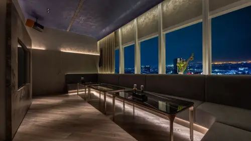 ▲為滿足不同跨年需求，承億酒店同步推出室內座位與獨立KTV包廂。（圖／承億酒店提供）