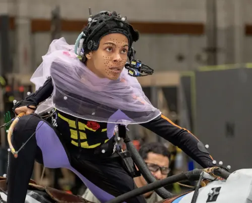 ▲奧斯卡得主柔伊莎達娜穿上動態捕捉的裝備，扮演《阿凡達：火與燼》女主角，演出依舊獲得讚譽。（圖／二十世紀影業提供）